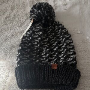 Cozy Black and Gray Knit Pom-Pom Beanie kbethos